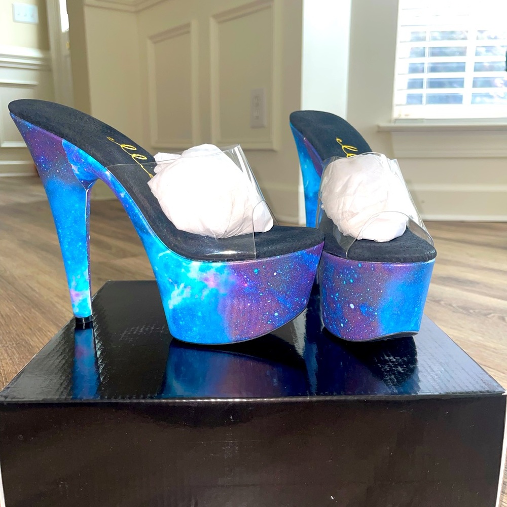 Ellie 7” Galaxy Print Platform Heels
